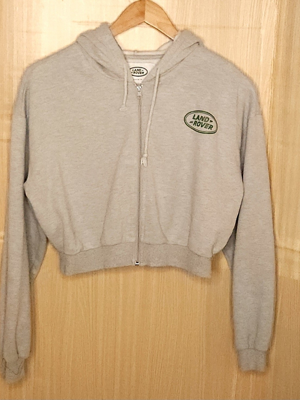 Land Rover Pac Sun grey cropped hooded full zip sweatshirt medium.